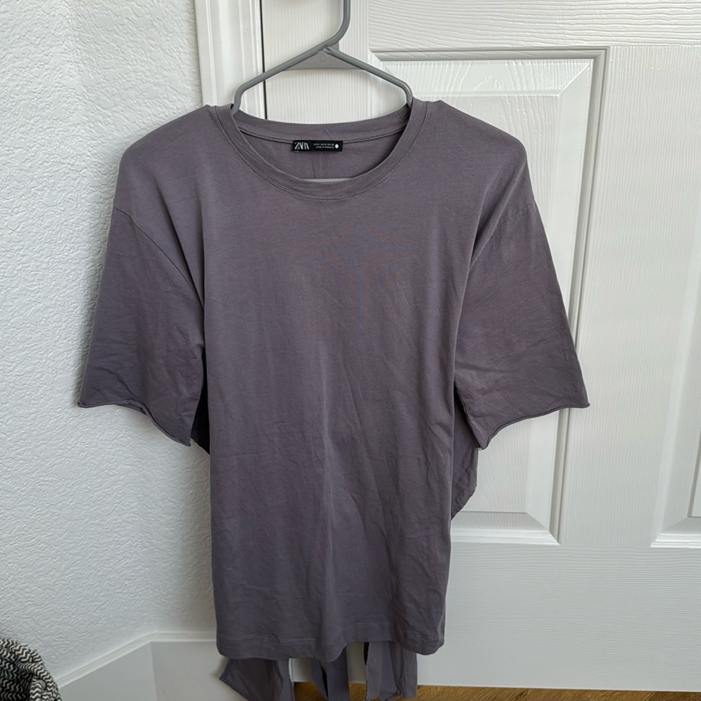 Women’s Zara open back T-shirt